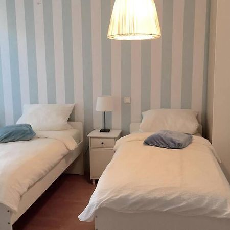דיסלדורף Apartment 120 Qm -3 Schlafzimmer-2 Baeder- Fuer 7 Gaeste מראה חיצוני תמונה
