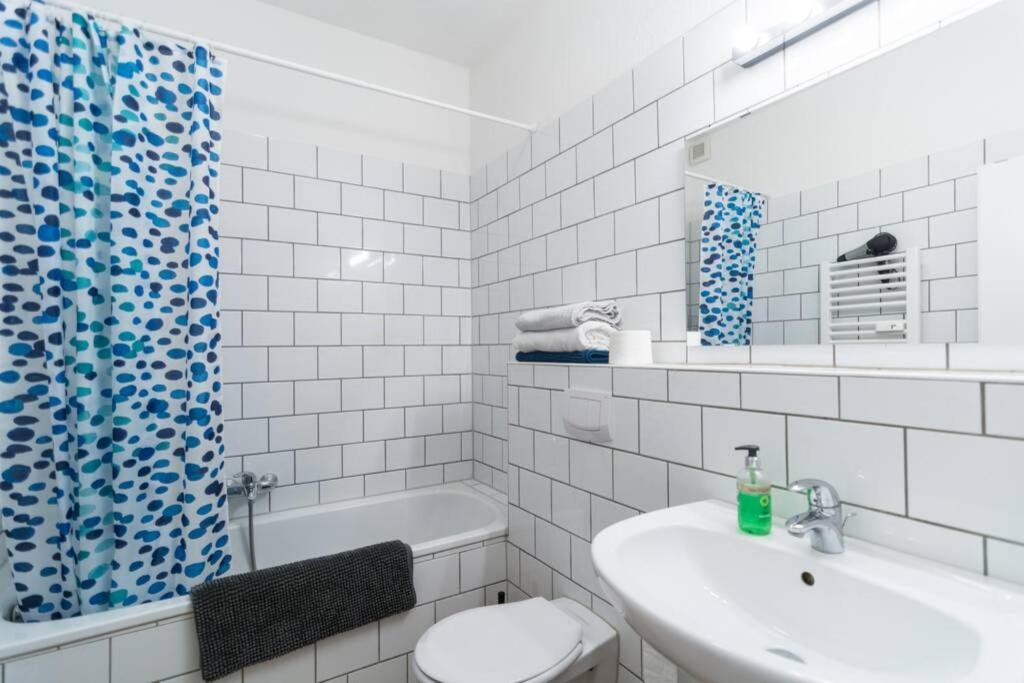 דיסלדורף Apartment 120 Qm -3 Schlafzimmer-2 Baeder- Fuer 7 Gaeste מראה חיצוני תמונה