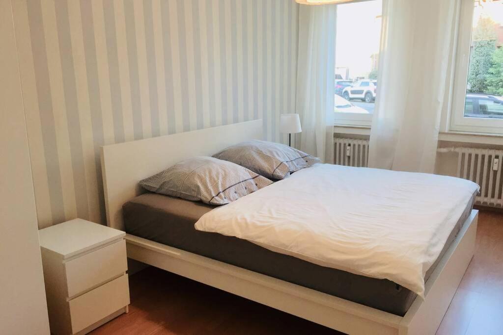 דיסלדורף Apartment 120 Qm -3 Schlafzimmer-2 Baeder- Fuer 7 Gaeste מראה חיצוני תמונה