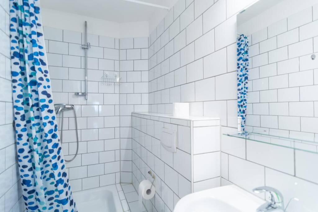 דיסלדורף Apartment 120 Qm -3 Schlafzimmer-2 Baeder- Fuer 7 Gaeste מראה חיצוני תמונה